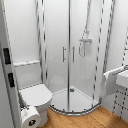 Modernes City-apartment In Bester Lage Für 4 P *